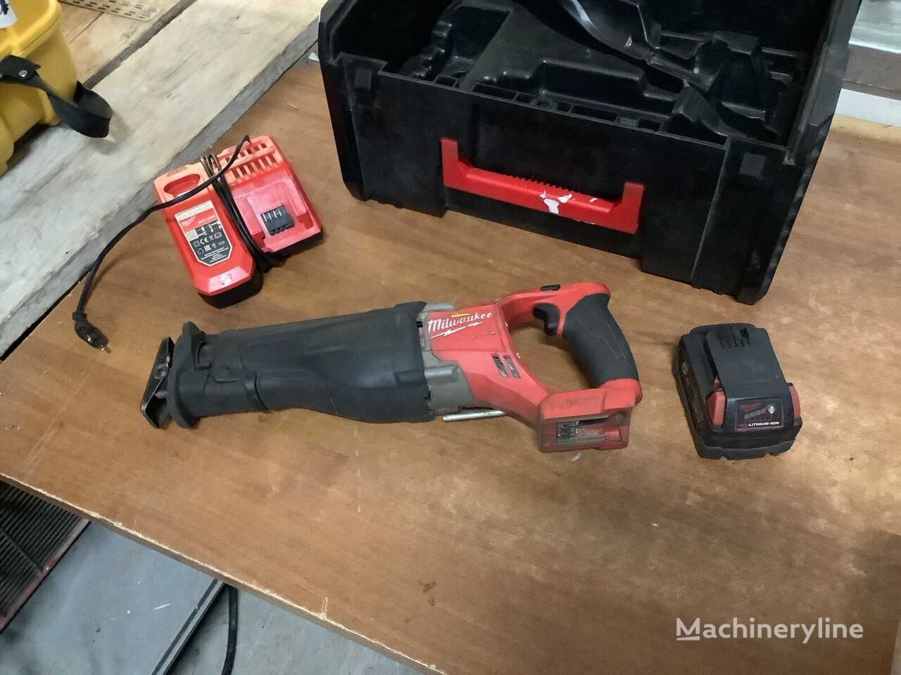 сабјеста пила Milwaukee M18 CSX