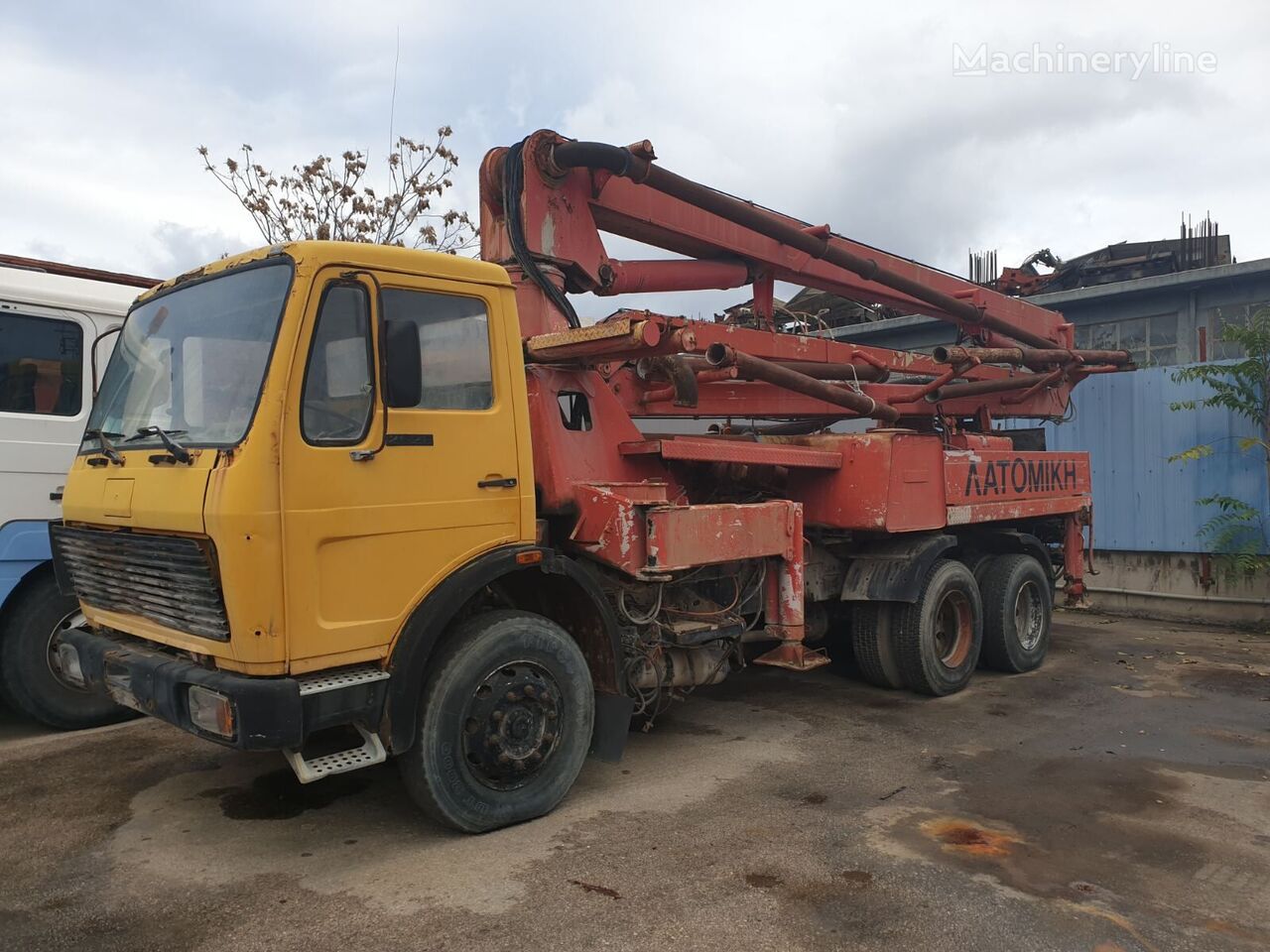 пумпа за бетон Schwing  на шасија Mercedes-Benz 2628